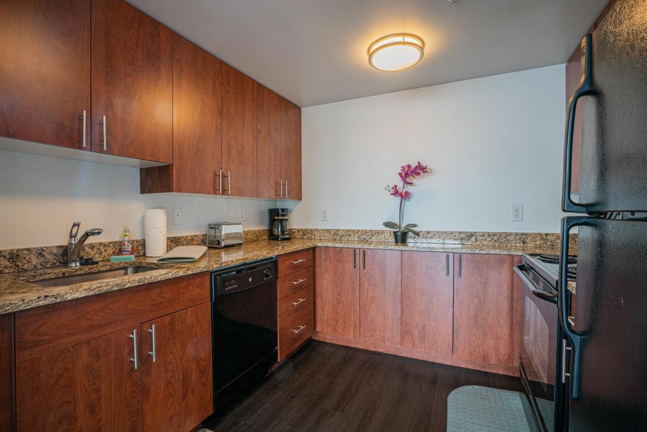 2 Bedroom Fully Furnished Over Camden Yards Apts *